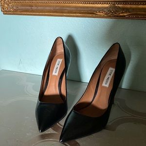 Steve Madden Black Leather Pumps